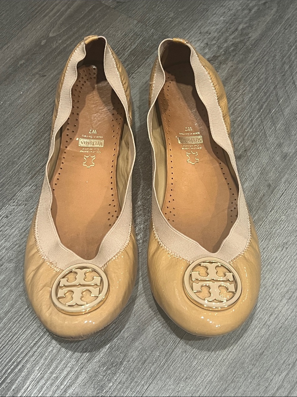 Tory Burch Caroline Scrunched Patent Leather Ballet Flats, size 8